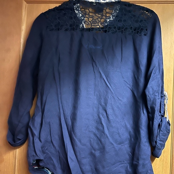 Desigual blue button down embroidered top rolled sleeve women’s size small - Picture 3 of 8